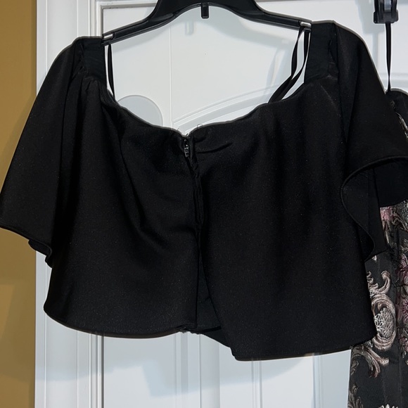 Formal 2 piece gown. Classy, Unique, Sophisticated! - Picture 4 of 7